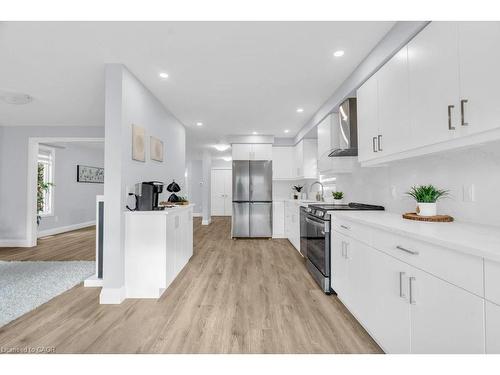 79 Winding Meadow Court, Kitchener, ON - Indoor Photo Showing Kitchen With Upgraded Kitchen
