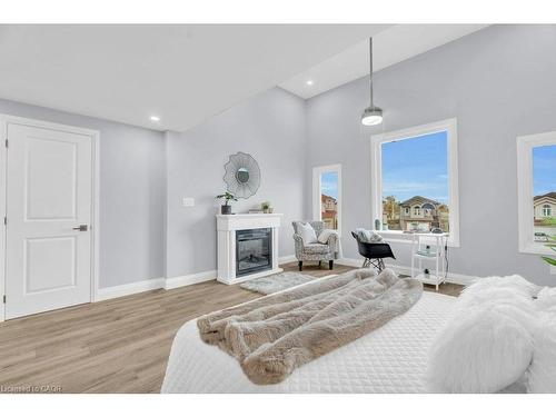 79 Winding Meadow Court, Kitchener, ON - Indoor With Fireplace