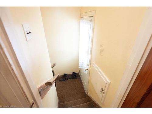 90 Osler Drive, Dundas, ON - Indoor Photo Showing Other Room