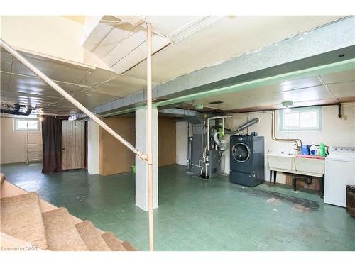 90 Osler Drive, Dundas, ON - Indoor Photo Showing Laundry Room