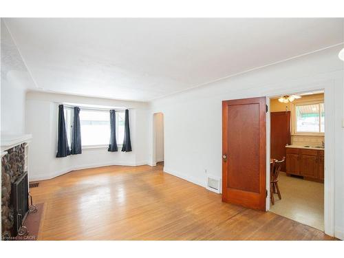 90 Osler Drive, Dundas, ON - Indoor Photo Showing Other Room