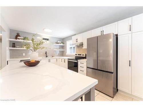 130 Henry Street, Brantford, ON - Indoor Photo Showing Kitchen With Stainless Steel Kitchen With Upgraded Kitchen