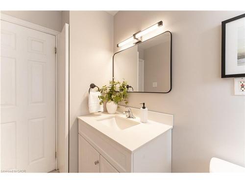 130 Henry Street, Brantford, ON - Indoor Photo Showing Bathroom