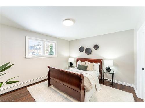 130 Henry Street, Brantford, ON - Indoor Photo Showing Bedroom