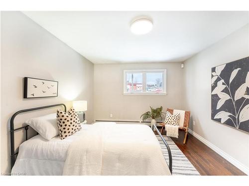 130 Henry Street, Brantford, ON - Indoor Photo Showing Bedroom