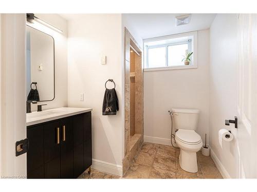 130 Henry Street, Brantford, ON - Indoor Photo Showing Bathroom