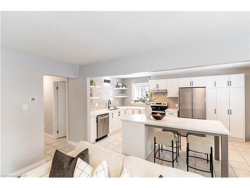 130 Henry Street, Brantford, ON - Indoor Photo Showing Kitchen