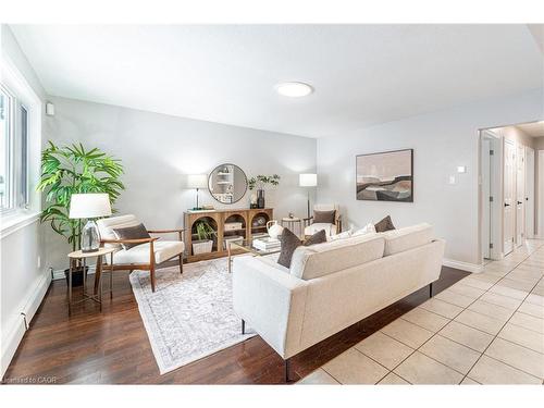 130 Henry Street, Brantford, ON - Indoor Photo Showing Living Room