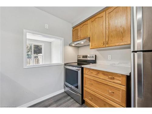 51-210 Glamis Road, Cambridge, ON - Indoor Photo Showing Kitchen With Stainless Steel Kitchen