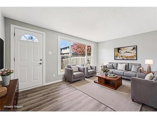 51-210 Glamis Road, Cambridge, ON - Indoor Photo Showing Living Room
