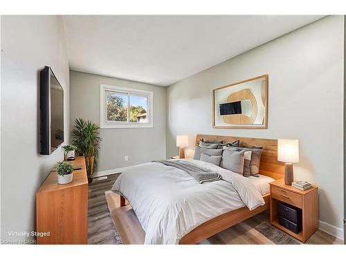 51-210 Glamis Road, Cambridge, ON - Indoor Photo Showing Bedroom