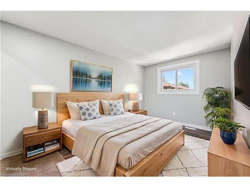 51-210 Glamis Road, Cambridge, ON - Indoor Photo Showing Bedroom