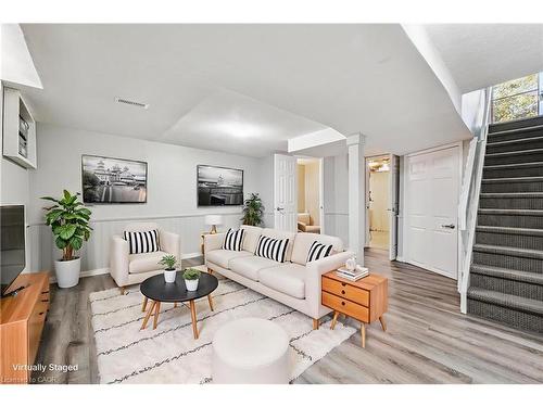 51-210 Glamis Road, Cambridge, ON - Indoor Photo Showing Living Room