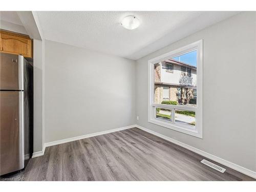 51-210 Glamis Road, Cambridge, ON - Indoor Photo Showing Other Room