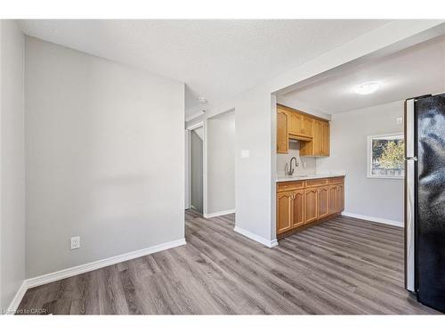 51-210 Glamis Road, Cambridge, ON - Indoor Photo Showing Kitchen