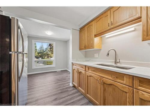 51-210 Glamis Road, Cambridge, ON - Indoor Photo Showing Kitchen With Double Sink
