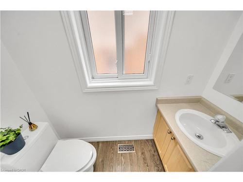 35 Templewood Drive, Kitchener, ON - Indoor Photo Showing Bathroom