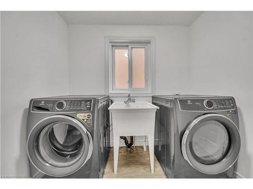 35 Templewood Drive, Kitchener, ON - Indoor Photo Showing Laundry Room