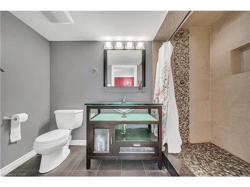 35 Templewood Drive, Kitchener, ON - Indoor Photo Showing Bathroom