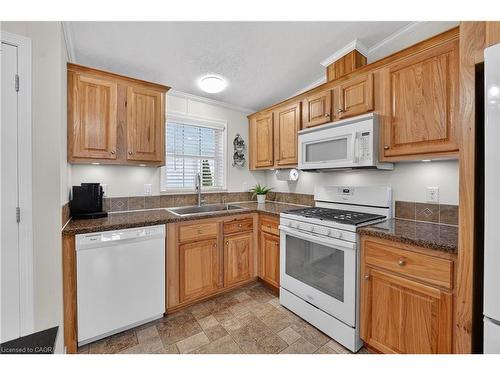 273-3033 Townline Road, Stevensville, ON - Indoor Photo Showing Kitchen