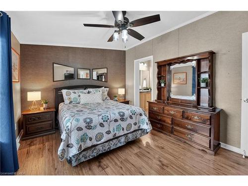 273-3033 Townline Road, Stevensville, ON - Indoor Photo Showing Bedroom