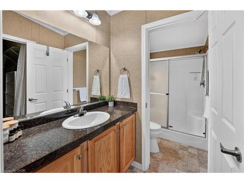 273-3033 Townline Road, Stevensville, ON - Indoor Photo Showing Bathroom