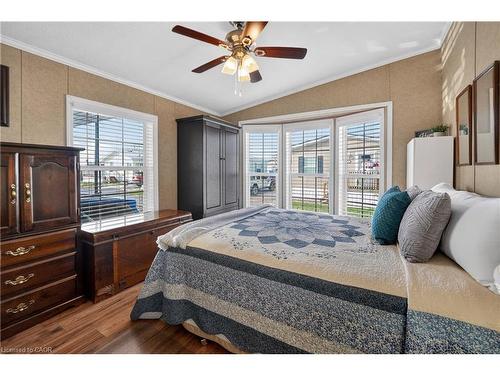 273-3033 Townline Road, Stevensville, ON - Indoor Photo Showing Bedroom