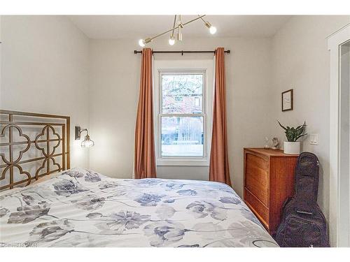 294 Caroline Street S, Hamilton, ON - Indoor Photo Showing Bedroom