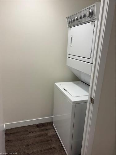 2007-2081 Fairview Street, Burlington, ON - Indoor Photo Showing Laundry Room