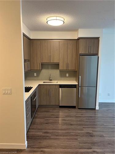 2007-2081 Fairview Street, Burlington, ON - Indoor Photo Showing Kitchen