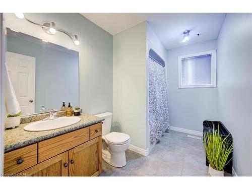 213 Falcon Drive, Woodstock, ON - Indoor Photo Showing Bathroom