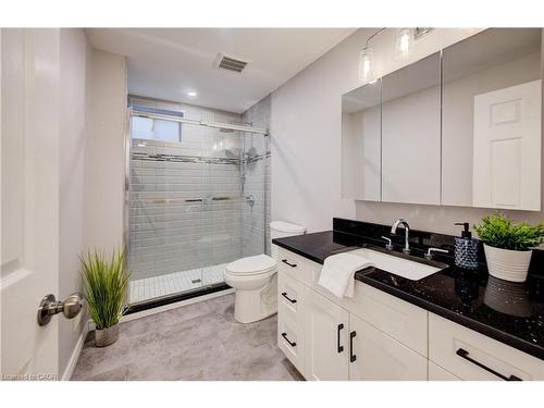 213 Falcon Drive, Woodstock, ON - Indoor Photo Showing Bathroom