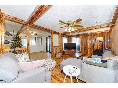 58 Eastvale Place, Hamilton, ON - Indoor Photo Showing Living Room