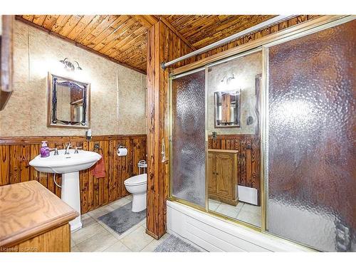 58 Eastvale Place, Hamilton, ON - Indoor Photo Showing Bathroom