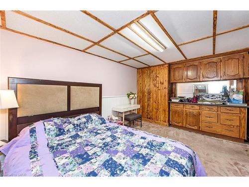 58 Eastvale Place, Hamilton, ON - Indoor Photo Showing Bedroom