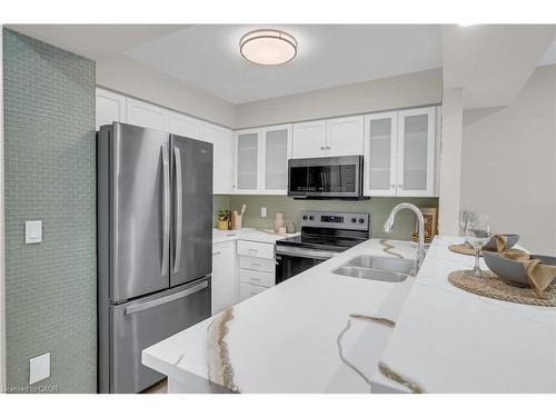 540 Mariner Drive, Waterloo, ON - Indoor Photo Showing Kitchen With Double Sink With Upgraded Kitchen