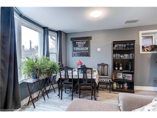Upper-24 Avalon Place, Hamilton, ON - Indoor Photo Showing Dining Room