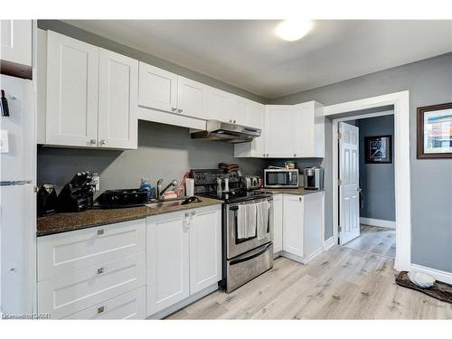 Upper-24 Avalon Place, Hamilton, ON - Indoor Photo Showing Kitchen