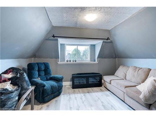 Upper-24 Avalon Place, Hamilton, ON - Indoor Photo Showing Other Room