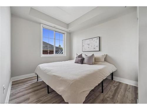 202-1440 Gordon Street, Guelph, ON - Indoor Photo Showing Bedroom