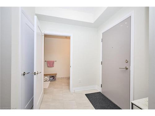 530-16 Concord Place, Grimsby, ON - Indoor Photo Showing Other Room