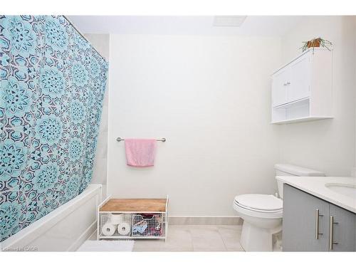 530-16 Concord Place, Grimsby, ON - Indoor Photo Showing Bathroom