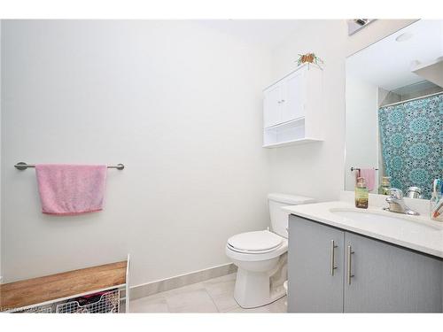 530-16 Concord Place, Grimsby, ON - Indoor Photo Showing Bathroom