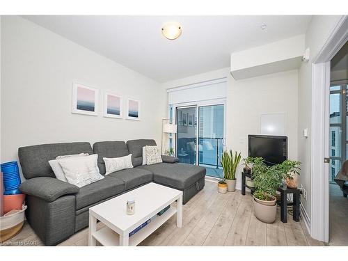 530-16 Concord Place, Grimsby, ON - Indoor Photo Showing Living Room