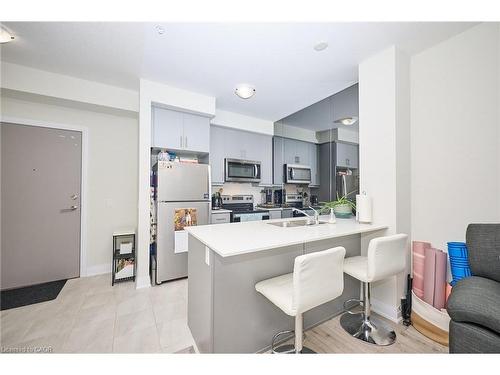 530-16 Concord Place, Grimsby, ON - Indoor Photo Showing Kitchen