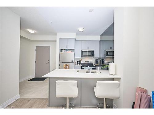 530-16 Concord Place, Grimsby, ON - Indoor Photo Showing Kitchen With Stainless Steel Kitchen