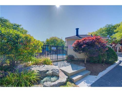 5-523 Beechwood Drive, Waterloo, ON - Outdoor