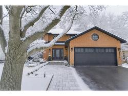 484 Aspen Forest Drive  Oakville, ON L6J 6H7