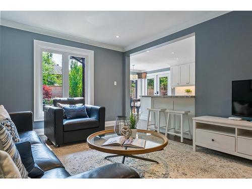 484 Aspen Forest Drive, Oakville, ON - Indoor Photo Showing Living Room