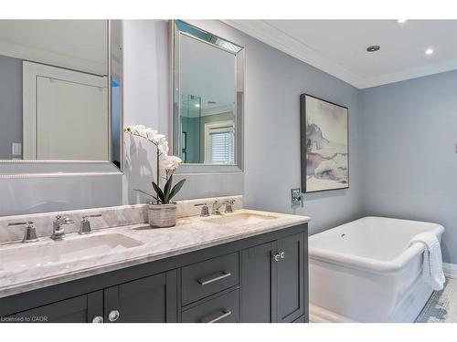 484 Aspen Forest Drive, Oakville, ON - Indoor Photo Showing Bathroom